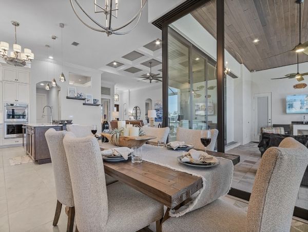 Luxurious Waterfront Retreat - 4 Bedroom Vacation Rental in Cape Coral